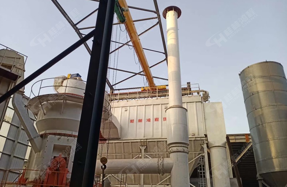 HLM1700鋁釩土立式磨粉機(jī)山西呂梁安裝即將完成 HLM1700鋁釩土立式磨粉機(jī)山西呂梁安裝即將完成