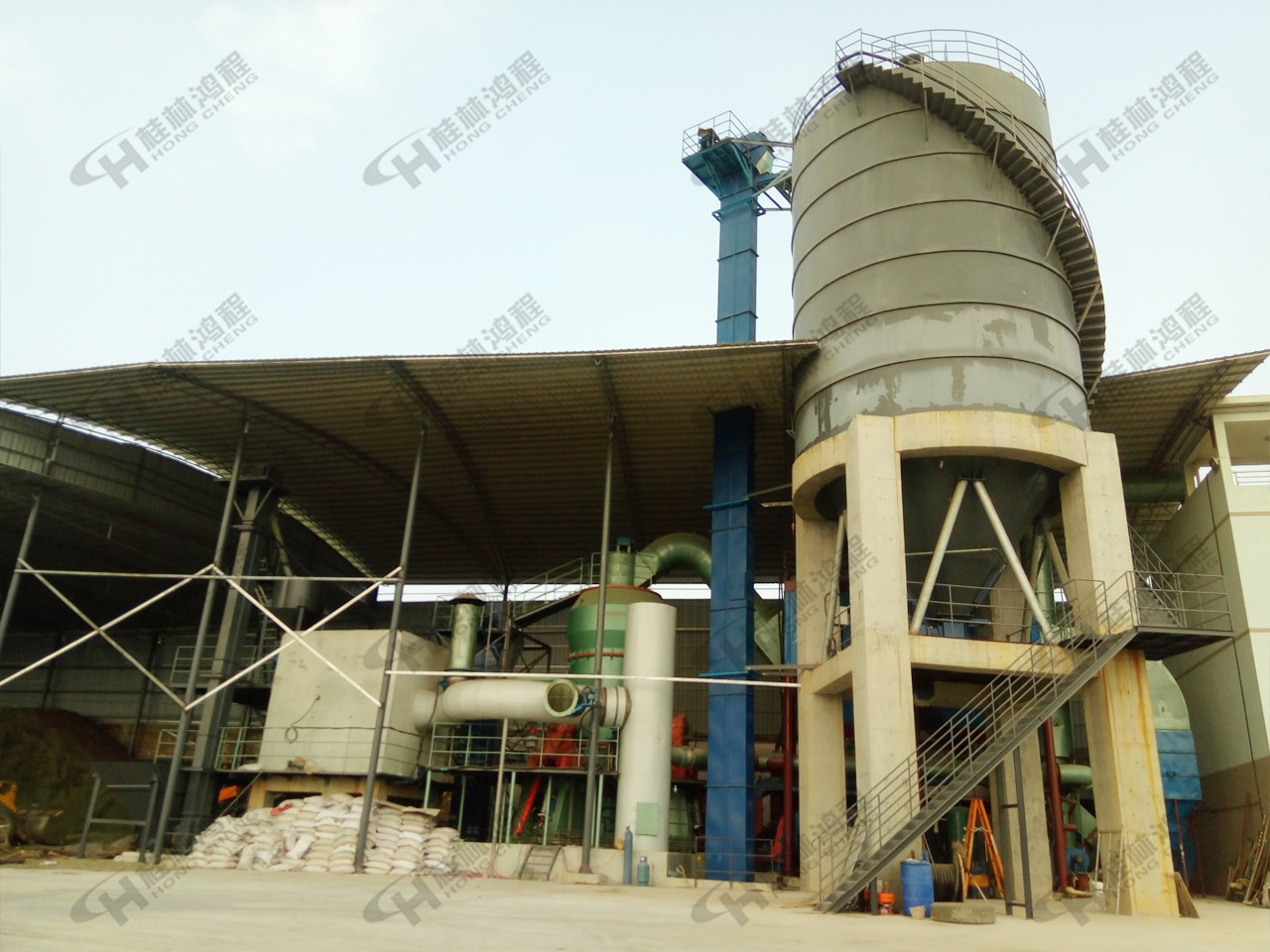 桂林鴻程HLM26煤制粉系統(tǒng)立式磨機(jī)年產(chǎn)60萬噸多條立磨生產(chǎn)線組合 桂林鴻程HLM26礦渣立磨年產(chǎn)60萬噸多條立磨生產(chǎn)線組合